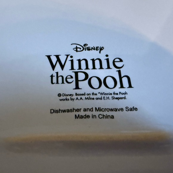 Disney Winnie the Pooh Ceramic Baking Dish with Festive Friends New without tags - Picture 5 of 6